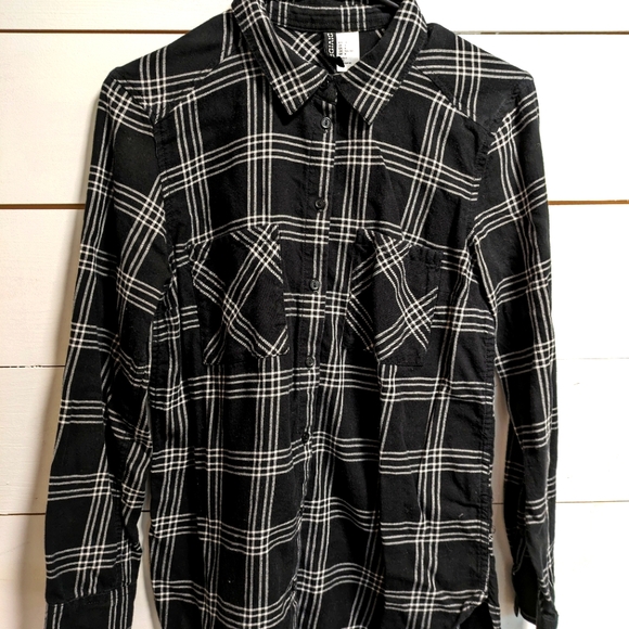 H&M plaid button down - Picture 1 of 2